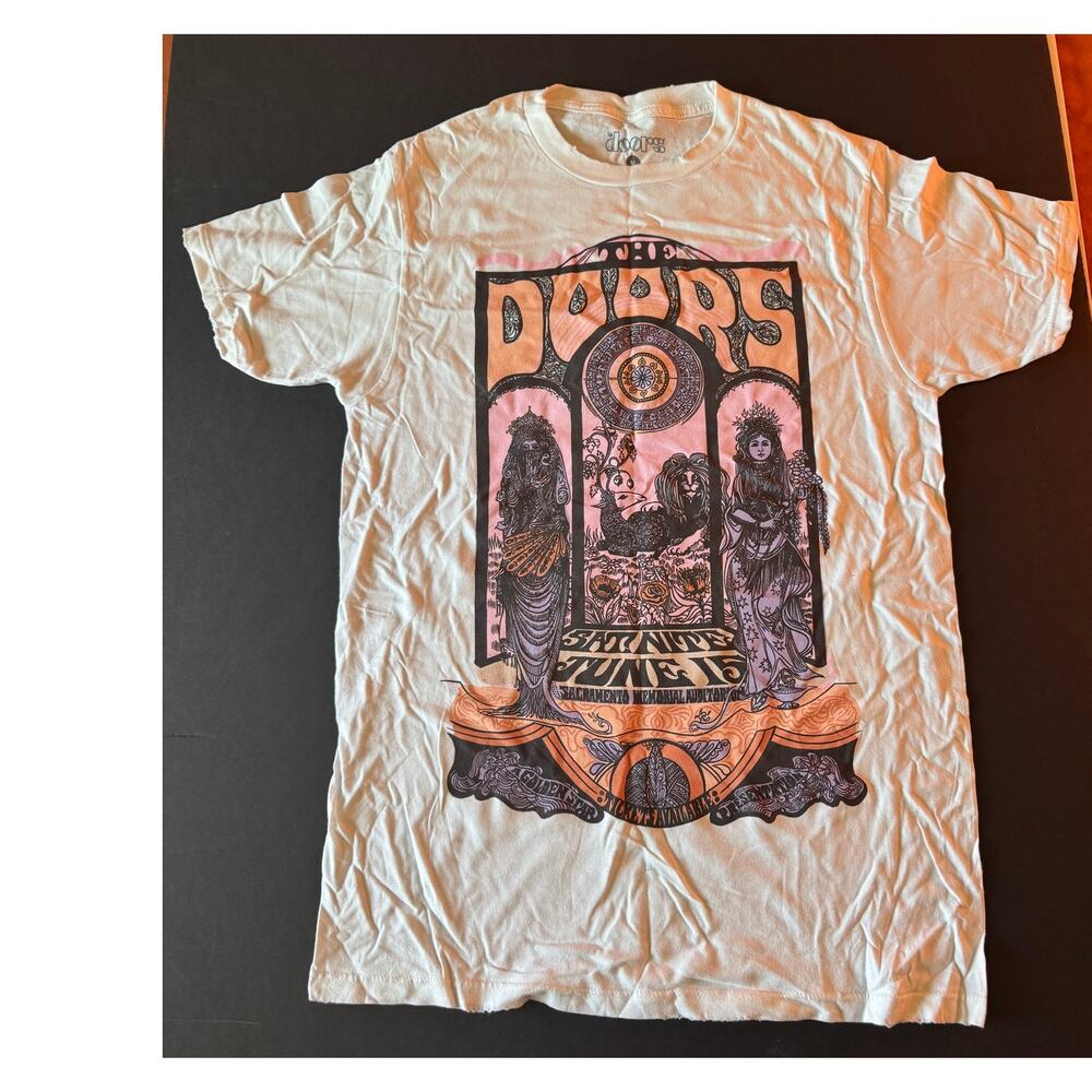 NWOT Buckle The Doors White Graphic Tee